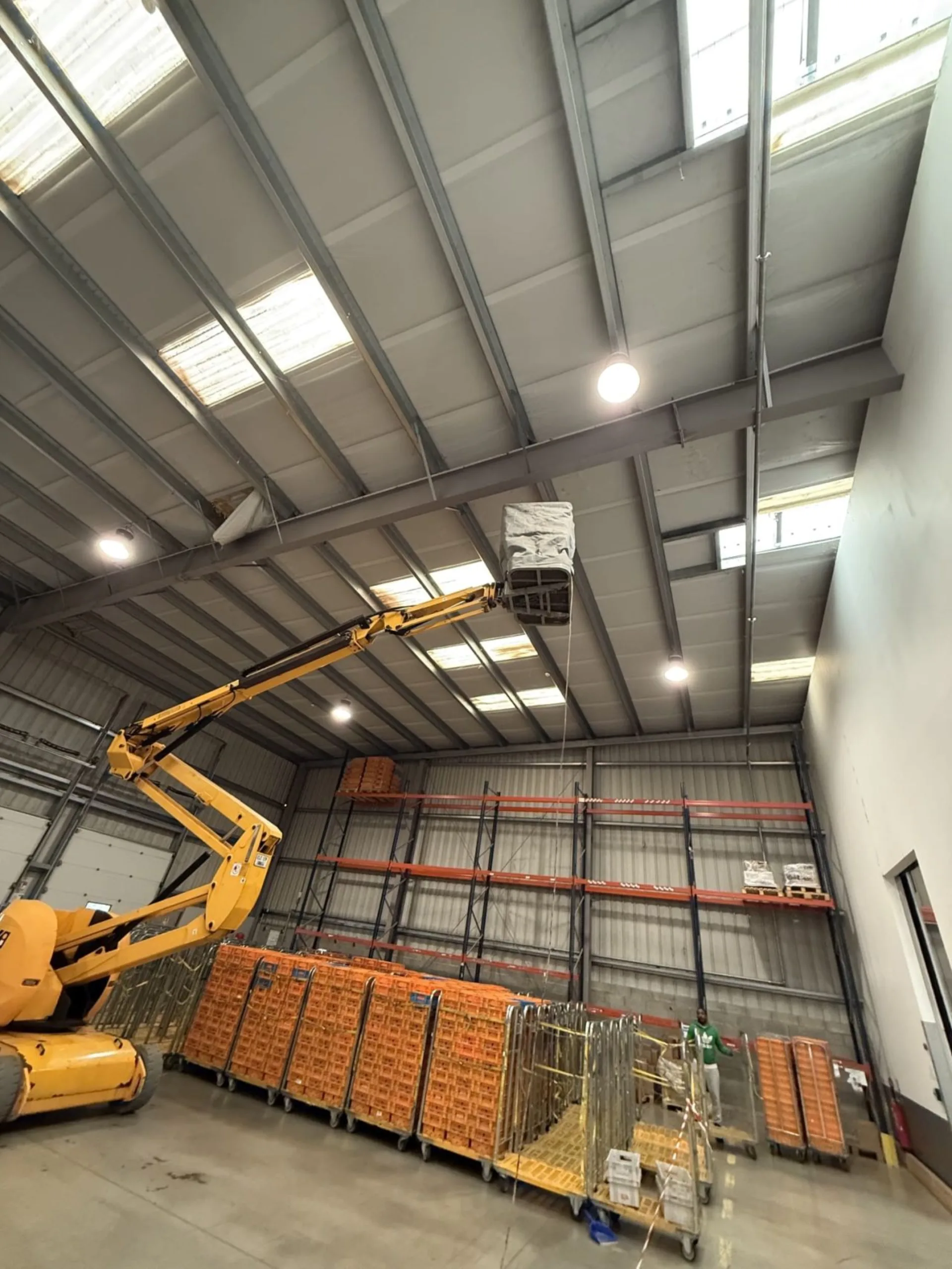 Intérieur d'un hangar métallique livré par LCE